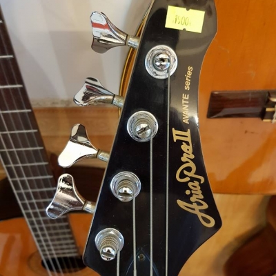 Guitar Bass Aria Pro II