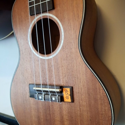 UKULELE mới 100%