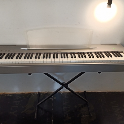 Yamaha P60