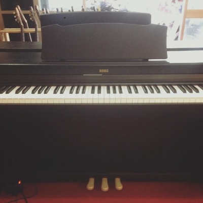 Piano điện Korg C2000 đẹp Piano điện Korg C2000 đẹp
