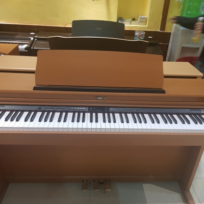 Roland HP203 Roland HP203