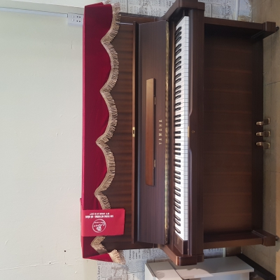 Yamaha U2G màu nâu gỗ Yamaha U2G màu nâu gỗ